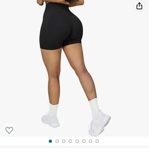 Butt lifting athletic shorts. Color black size medium